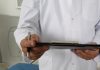 Γιατί οι Έλληνες γιατροί φεύγουν από το Αιγαίο ενώ με τα χρήματα των επιδομάτων θα τους έχτιζαν… σπίτια μόνιμης παραμονής
