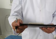 Γιατί οι Έλληνες γιατροί φεύγουν από το Αιγαίο ενώ με τα χρήματα των επιδομάτων θα τους έχτιζαν… σπίτια μόνιμης παραμονής