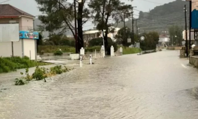 Ζάκυνθος: Σφοδρή κακοκαιρία στο νησί, πλημμύρισαν δρόμοι