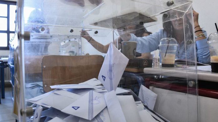 Πρόωρες εκλογές: Η ευρωπαϊκή προεδρία και το ενδεχόμενο πολλαπλών αναμετρήσεων φέρνουν τις κάλπες το φθινόπωρο του ’26