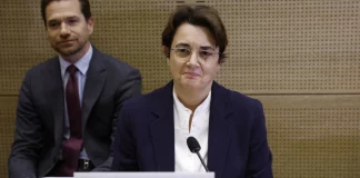 Μόνο μια κάμερα «έβλεπε» προς την αίθουσα με τα κοσμήματα και αυτή ήταν σε λάθος σημείο, παραδέχεται η διευθύντρια του Λούβρου