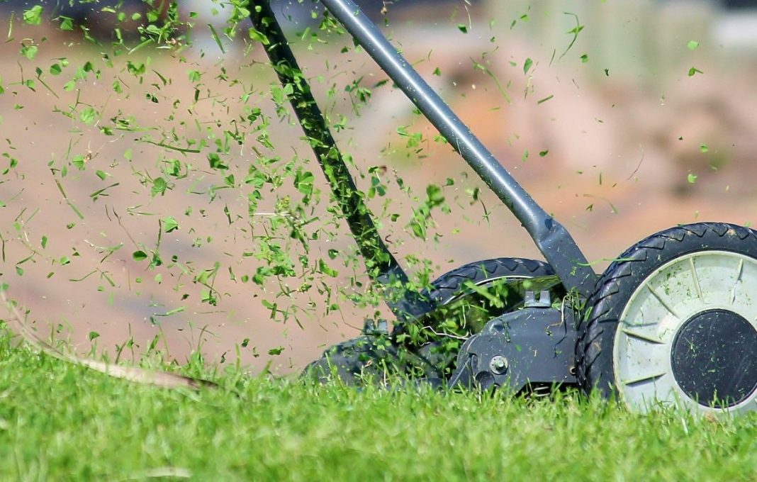 lawn-mower-938555-25-10-1200x764