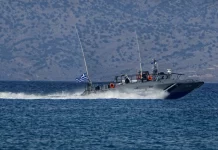 Τραγωδία με 18 νεκρούς νότια της Κρήτης, εντοπίστηκε μισοβυθισμένο σκάφος με παράνομους μετανάστες