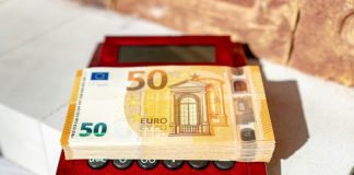 Τράπεζα της Ελλάδος: Το κόστος εργασίας αυξήθηκε, αλλά οι πραγματικοί μισθοί μειώθηκαν