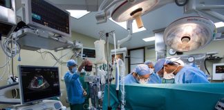 Ιατρικά λάθη: Εξουθένωση και υποστελέχωση μεταξύ των παραγόντων για τα απανωτά περιστατικά