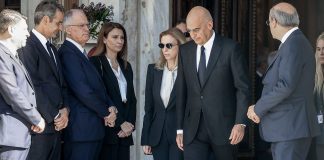 Μητσοτάκης – Δένδιας: Ούτε ματιά μεταξύ τους