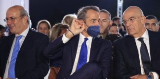 «Η φιέστα στο Πεντάγωνο δείχνει ότι η κυβέρνηση έχει χάσει κάθε επαφή με την κοινωνική πραγματικότητα»