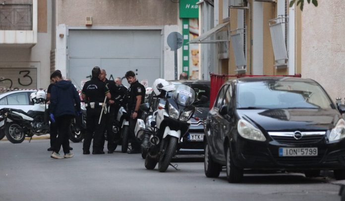 Αμαλιάδα: Ληστής “κατσαβιδάκιας” απείλησε υπάλληλο καταστήματος, άρπαξε 70 ευρώ και συνελήφθη