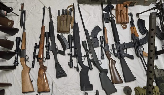 Ακμάζει η «μαύρη αγορά» με πάνω από 1 εκατ. παράνομα όπλα στην Ελλάδα