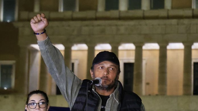 Μεταφέρθηκε σε ξενοδοχείο ο Πάνος Ρούτσι – Κρίσιμη η κατάσταση της υγείας του (video)