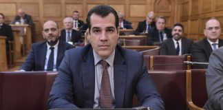 Πλεύρης για Άγνωστο Στρατιώτη: Τα ονόματα των θυμάτων για τα Τέμπη δεν θα έπρεπε να υπάρχουν εκεί