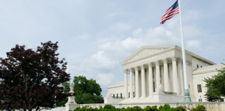 Στο Ανώτατο Δικαστήριο των ΗΠΑ η συνταγματικότητα νόμου που απαγορεύει την οπλοκατοχή σε χρήστες ναρκωτικών