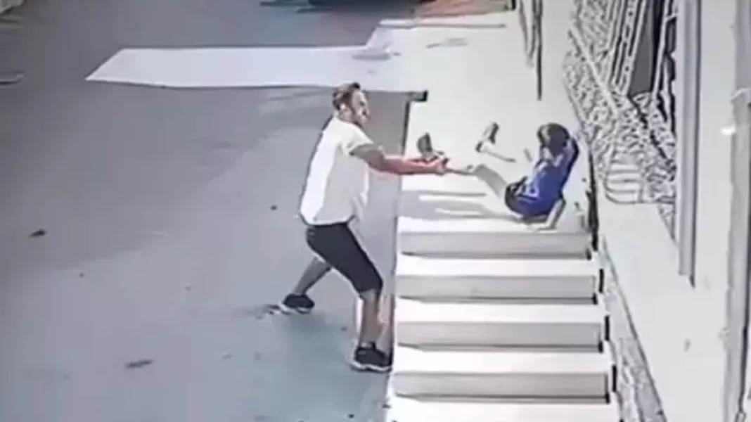 tourkia_epithesi_paidi