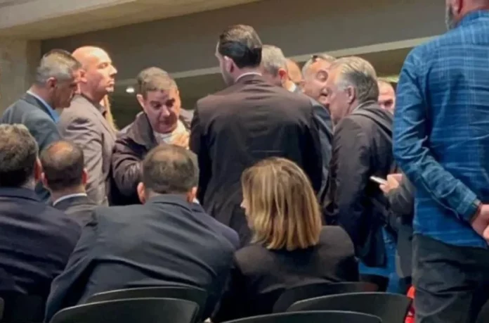 Λιβαδειά: Αγρότες γιουχάισαν τον υπουργό Αγροτικής Ανάπτυξης και Τροφίμων, Κώστα Τσιάρα