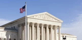 Ομοσπονδιακό δικαστήριο μπλοκάρει τις μαζικές απολύσεις του Τραμπ εν μέσω του shutdown στις ΗΠΑ