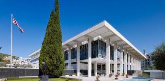 Πρεσβεία ΗΠΑ στην Ελλάδα: Διαβατήρια και βίζες εφόσον το επιτρέπουν οι συνθήκες – Η ανάρτηση μετά το shutdown