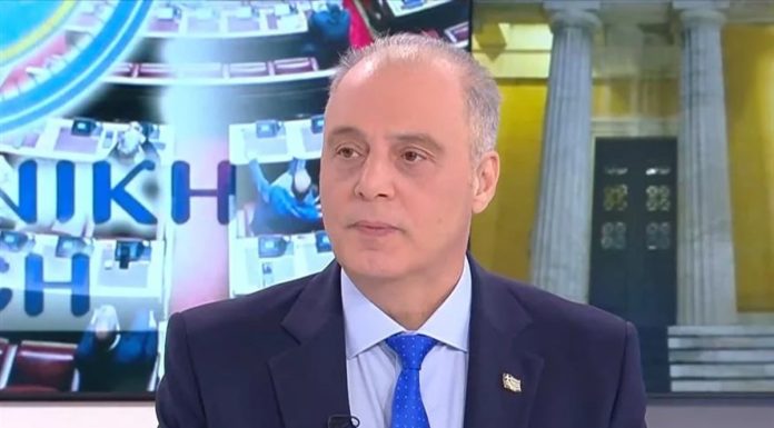 Βελόπουλος για τις εξελίξεις στην Λιβύη Κυριάκος Βελόπουλος: “Έπλεξε το εγκώμιο του Ερντογάν ο Τραμπ και γελούσε ο Μητσοτάκης”