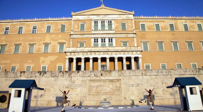 Αγραφιώτης:Η Βουλή δεν είναι οικογενειακό κτήμα – Κι όμως, κάποιοι την κληρονομούν από τον μπαμπά τους! – Σταματήστε να τους ψηφίζετε Αυτή είναι η κυβερνητική ρύθμιση για τον Άγνωστο Στρατιώτη: Φυλάκιση 2 ετών για ζημιές και βανδαλισμούς