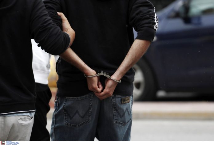 Εξαρθρώθηκε συμμορία που διέπραττε κλοπές από σπίτια και απάτες στην Αττική και άλλες περιοχές της χώρας- Έγιναν 12 συλλήψεις