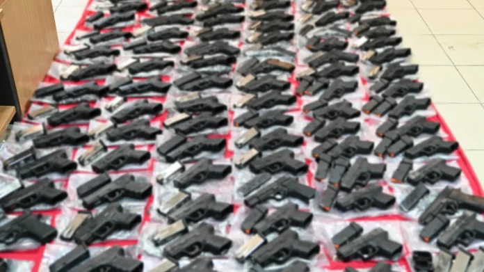 Αλεξανδρούπολη: Στον ανακριτή 11 από τους Τούρκους που συνελήφθησαν με 147 πιστόλια – Δείτε φωτο