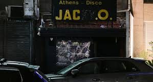 «Κάποιος άφησε μια σακούλα στην είσοδο και μετά από 3′ ακούστηκε η έκρηξη», λέει ο ιδιοκτήτης της ντίσκο Jacky O