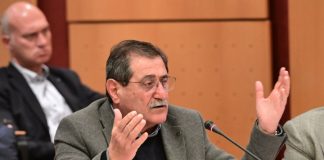 Βουλιάζουν τα σχολεία στην Καλλονή, πέφτουν σοβάδες, αλλά φταίει ο …Πελετίδης!