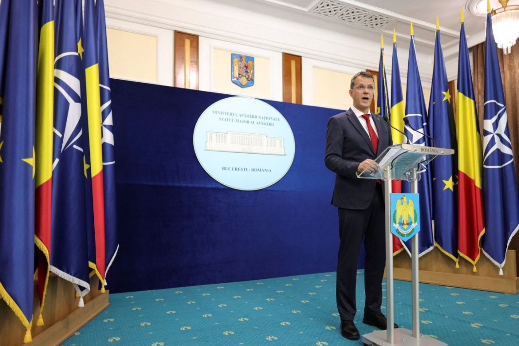 2025-10-29T105548Z_1598266028_RC2KLHAG6SGI_RTRMADP_5_ROMANIA-SECURITY-USA-1200x800