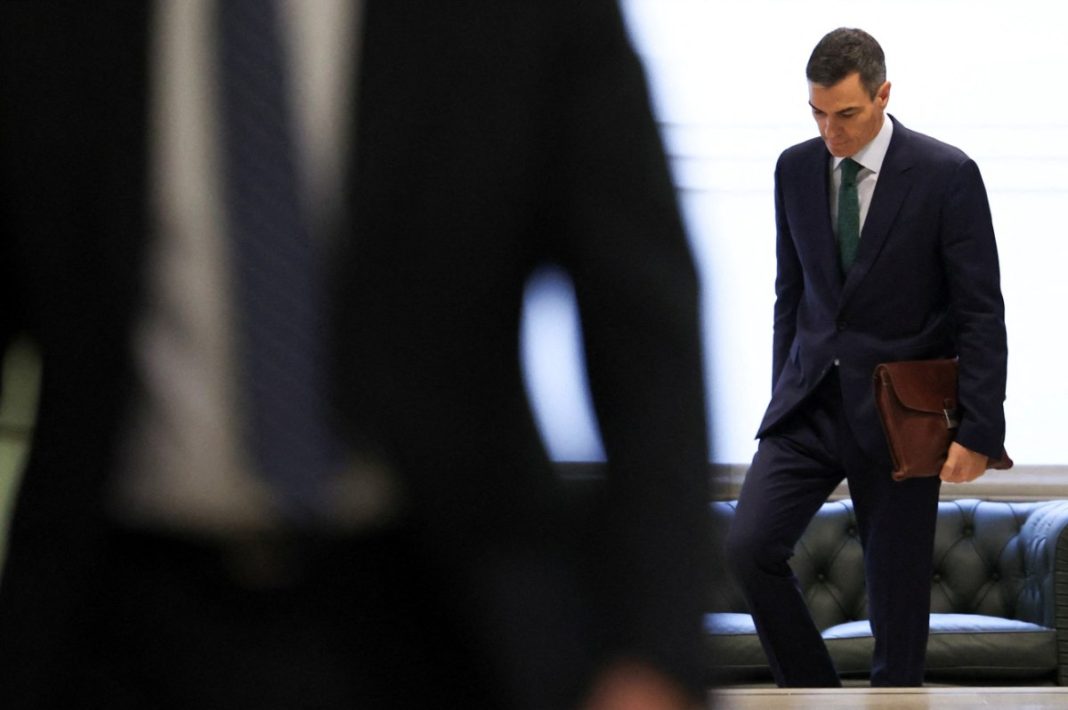 2025-10-30T085755Z_18030817_RC28MHAIHRIT_RTRMADP_5_SPAIN-CORRUPTION-SANCHEZ-1200x798