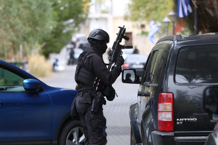 Κόμβος για λαθρεμπόριο όπλων η Κρήτη – Οι χώρες προέλευσης, οι τιμές, οι πιάτσες και η διανομή στην Ελλάδα