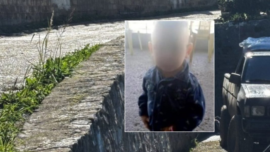 4xronos-axaia-mantrotoixos