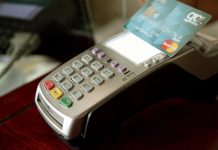 Νέο πλαίσιο για POS και ηλεκτρονικές πληρωμές: Υποχρεωτική διασύνδεση με την ΑΑΔΕ και αυστηρά πρόστιμα