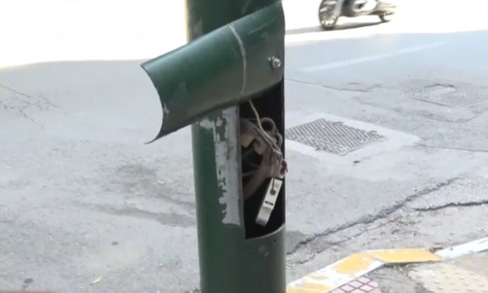 Κλοπές χαλκού από κολώνες φωτισμού βυθίζουν στο σκοτάδι γειτονιές της Αθήνας