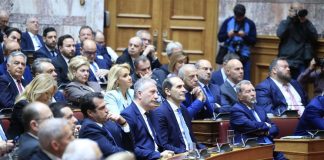 Το παρασκήνιο μιας θυελλώδους συνεδρίασης για τα ΕΛΤΑ: Οι σφοδρές αντιδράσεις βουλευτών της ΝΔ και οι ατάκες – φωτιά