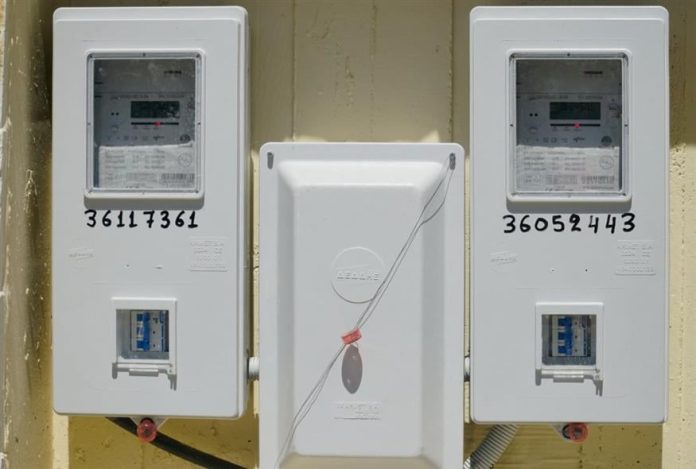 Συνεχίζεται η οργή του κόσμου κατά ΔΕΔΔΗΕ: Του έβαλαν πρόστιμο 17.000 ευρώ για «ρευματοκλοπή» – «Τόσο ανήθικοι είναι;»