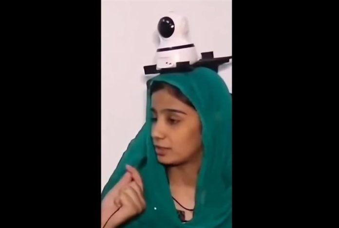 Next Level Security: Πατέρας στο Πακιστάν έβαλε κάμερα στο κεφάλι της κόρης του για να την παρακολουθεί όλη μέρα