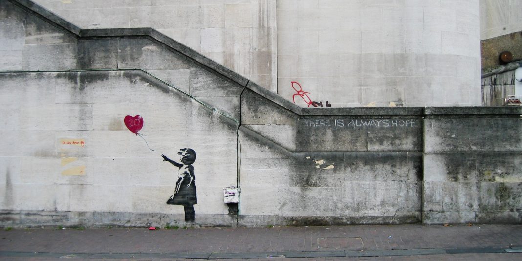 Banksy_Girl_and_Heart_Balloon_2840632113