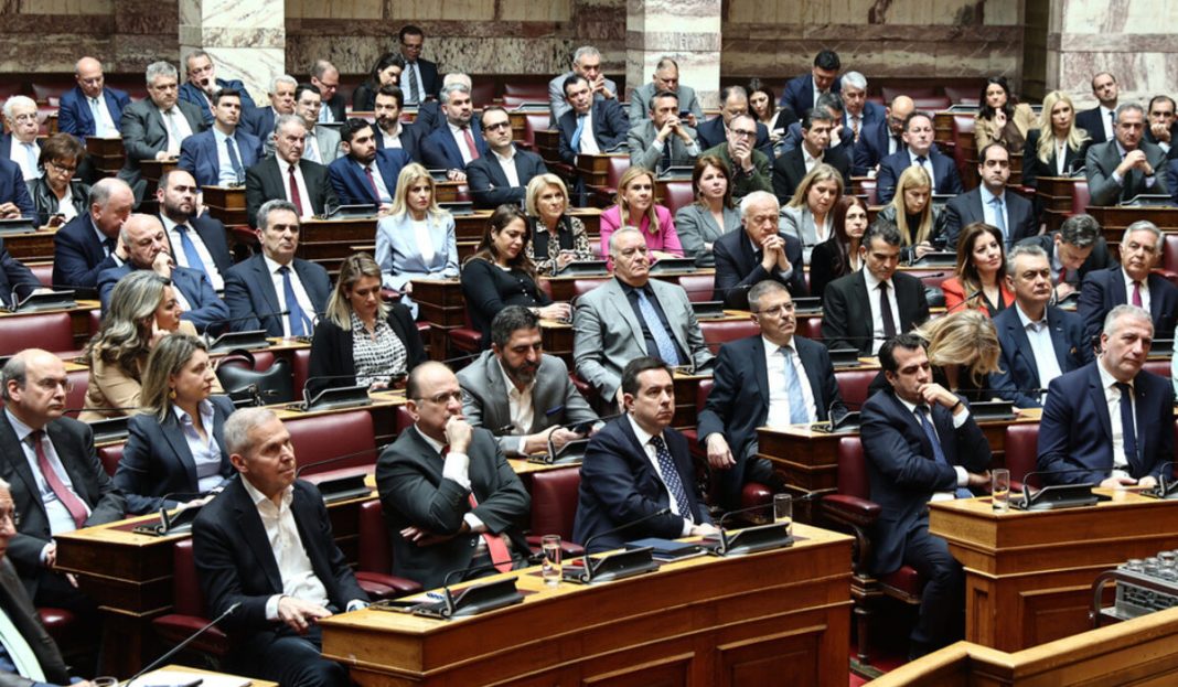 ÓÕÍÅÄÑÉÁÓÇ ÔÇÓ ÊÏÉÍÏÂÏÕËÅÕÔÉÊÇÓ ÏÌÁÄÁÓ ÔÇÓ ÍÅÁÓ ÄÇÌÏÊÑÁÔÉÁÓ ÕÐÏ ÔÏÍ ÐÑÙÈÕÐÏÕÑÃÏ ÊÕÑÉÁÊÏ ÌÇÔÓÏÔÁÊÇ ÌÅ ÈÅÌÁ ÔÇÍ ÅÊËÏÃÇ ÍÅÏÕ ÃÑÁÌÌÁÔÅÁ <br><br>