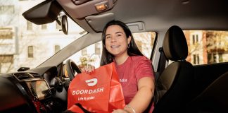 Υπάλληλος εταιρείας παράδοσης φαγητού κατηγόρησε πελάτη για παρενόχληση – Συνελήφθη για παράνομη βιντεσκόπηση