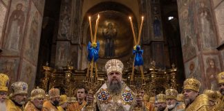 Βίντεο: Επιδρομή πρακτόρων του Κιέβου σε ορθόδοξη εκκλησία με όπλα και καδρόνια