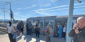 Χάος σε Μετρό και Προαστιακό – Επιβάτες εγκλωβισμένοι σχεδόν 1,5 ώρα!