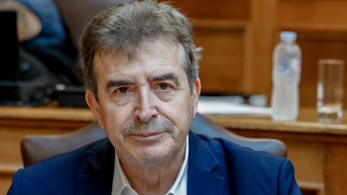 Χρυσοχοΐδης: Αυστηρές ποινές για πιστόλια και περίστροφα – Ποινικοποιούνται οι μπαλωθιές