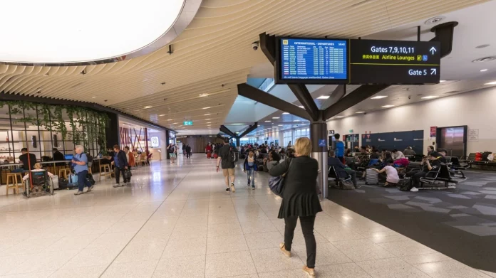 Powerbank πήρε φωτια στην τσέπη επιβάτη στο αεροδρόμιο της Μελβούρνης – Στο νοσοκομείο με εγκαύματα 50χρονος