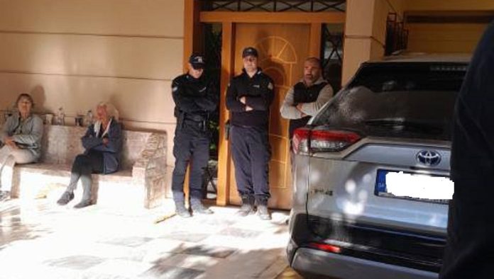 Απανθρωπιά: Κάνουν έξωση σε πατέρα με εγκεφαλικό και με παιδί καρκινοπαθές στη Γλυφάδα