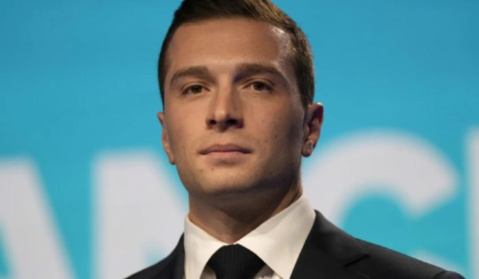 Συνελήφθη 74χρονος που έσπασε στο κεφάλι του Μπαρντελά ένα αυγό – (VIDEO)