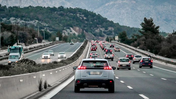 ΑΑΔΕ: Έστησαν απάτη με πολυτελή μεταχειρισμένα αυτοκίνητα μέσω βουλγαρικής εταιρείας–βιτρίνας