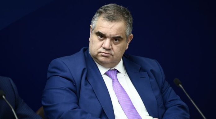 O Χατζής τρολλάρει τον Σπανάκη: «Εσύ μόνο να τρως ξέρεις δεν έχεις ιδέα από κάτι άλλο» – (VIDEO)