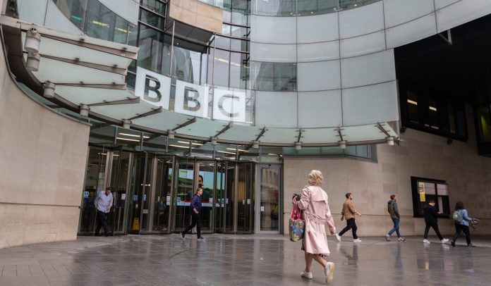 BBC: H γκάφα με τον Τραμπ, η απολογία και η άρνηση για αποζημιώσεις