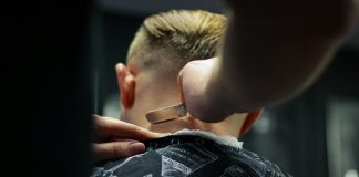 Απίστευτο σκάνδαλο στη Γερμανία: Μακιγιέρ και φωτογράφοι στο επίκεντρο των κρατικών δαπανών!