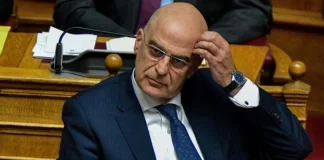 Του σκάνε συνεχώς χειροβομβίδες στα χέρια του