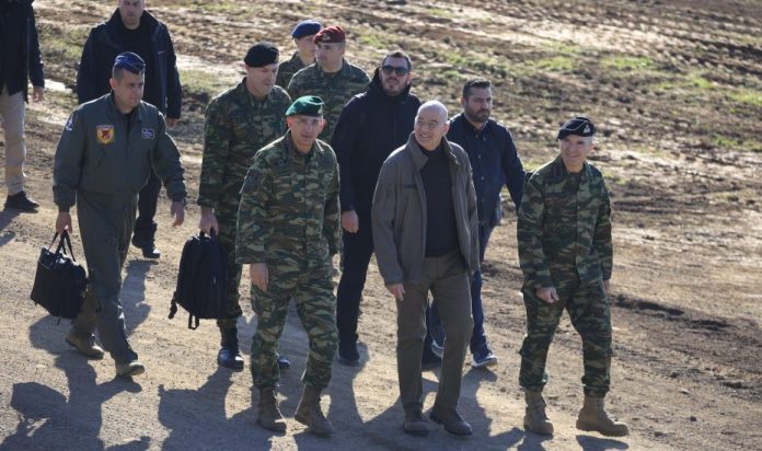 Κύριε Δένδια ιδού η πραγματική εικόνα των Ενόπλων Δυνάμεων και καλό είναι να την κοιτάξετε